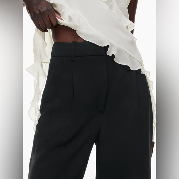 ARITZIA The Effortless Pant™ Cropped PERFECT CONDITION - Picture 3 of 9